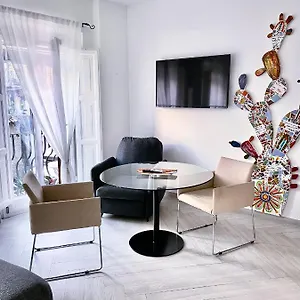 https://la-casetta.taorminaitalyhotels.com